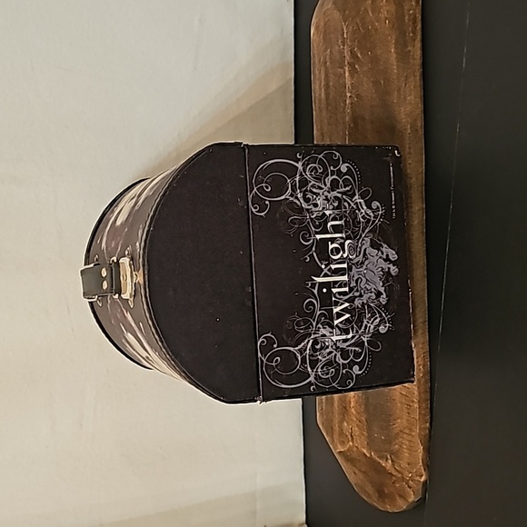 Mini Twilight Trunk - Picture 2 of 7